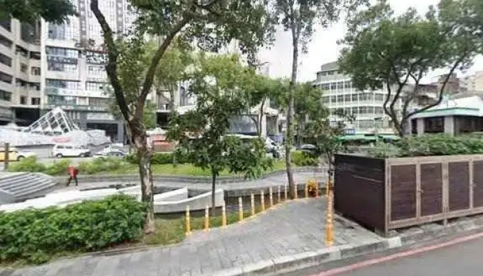 Xinh Shop Fu Shi Dian Jie Jing He 360 Du Quan Jing Zhao - Taichung City, Central District