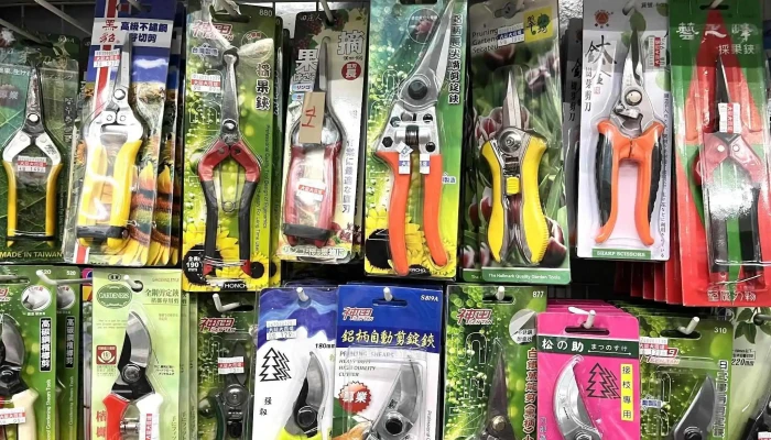 大龍大賣場-後龍店 - 356台湾苗栗縣後龍鎮中華路153號