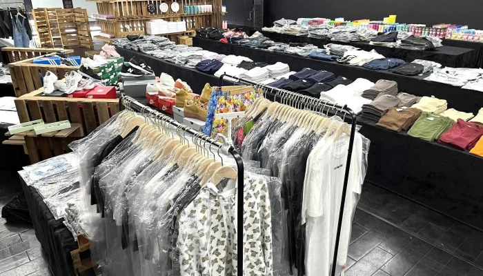 賀野購物Hoya Shop｜精品服飾｜正版潮流｜零食百貨 - 702022台湾台南市南區健康路二段387號2樓